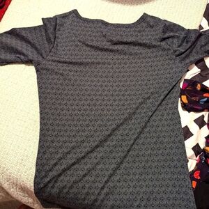 Lularoe Gigi t-shirt S